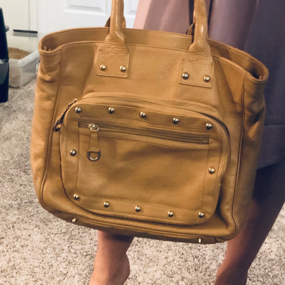 Guia’s Italian Leather Handbag